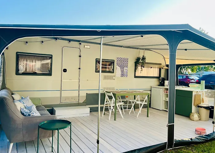 مكان تخييم Przyczepa Kempingowa Pomello *