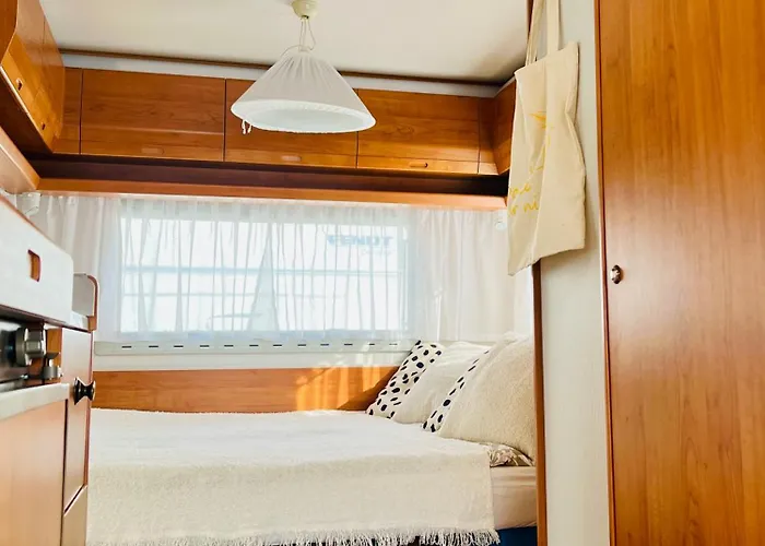 مكان تخييم Przyczepa Kempingowa Pomello *